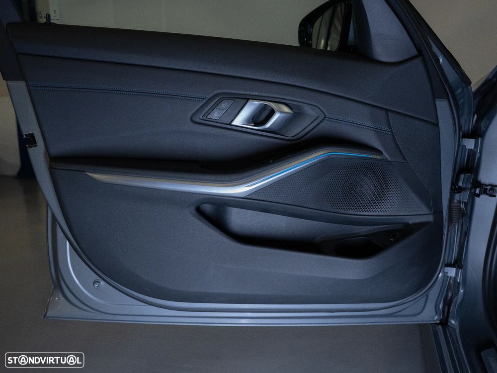 BMW 320 d Touring Pack Desportivo M Auto - 18