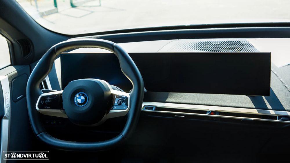 BMW iX xDrive 40 — fotografia 12