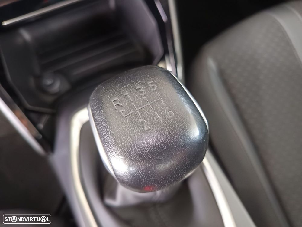 Peugeot 2008 1.2 PureTech Allure Pack - 28