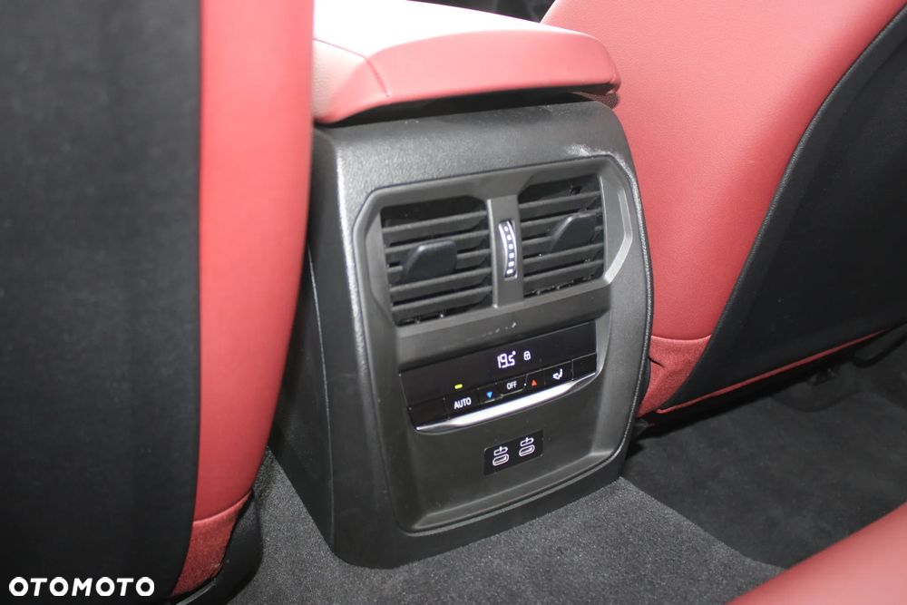 BMW Seria 3 318i M Sport - 29