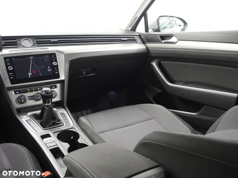Volkswagen Passat - 32