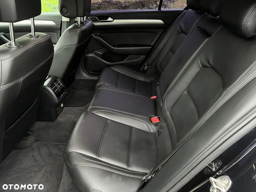 Volkswagen Passat 1.6 TDI SCR DSG - 35