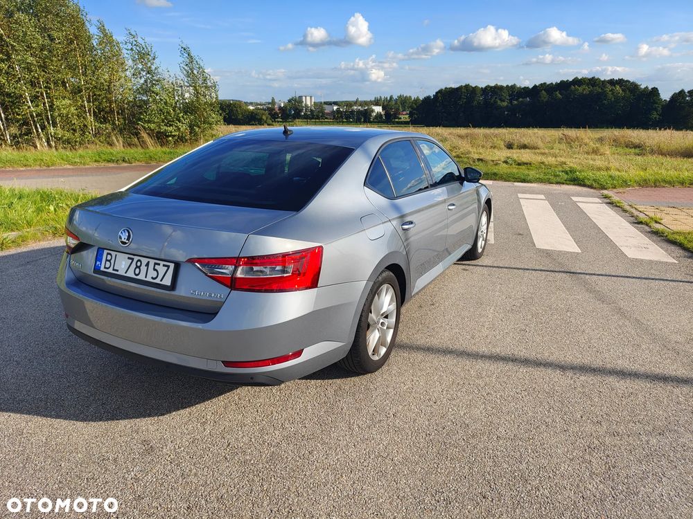 Skoda Superb 2.0 TDI Ambition - 4