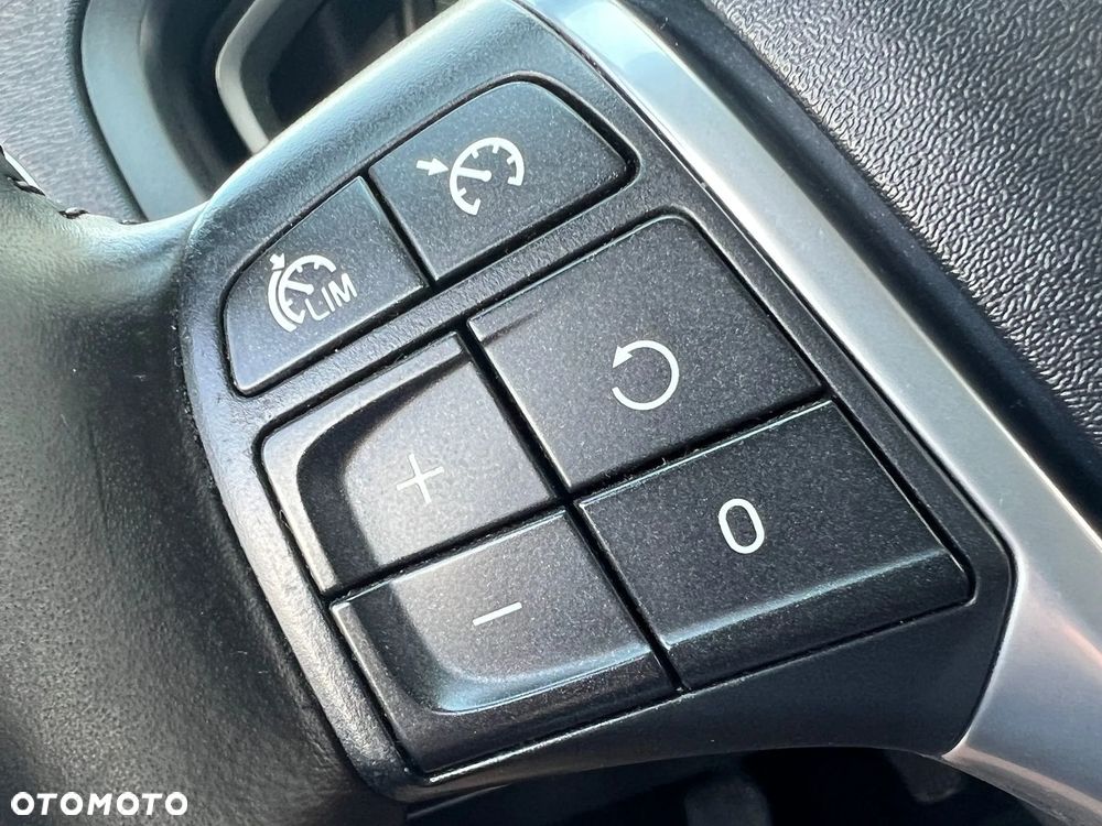 Volvo V40 - 24