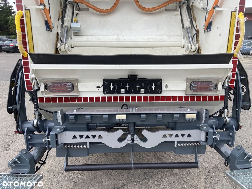 DAF XB260 12t Śmieciarka - 6