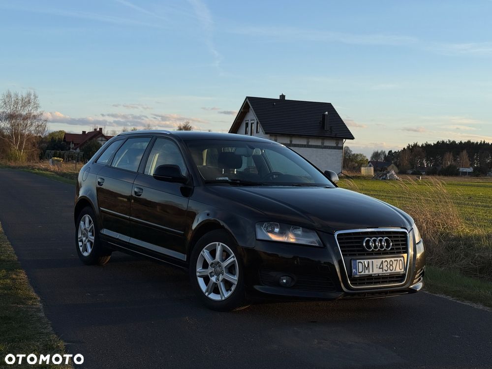 Audi A3 Sportback 2.0 TDI DSG Ambiente - 2