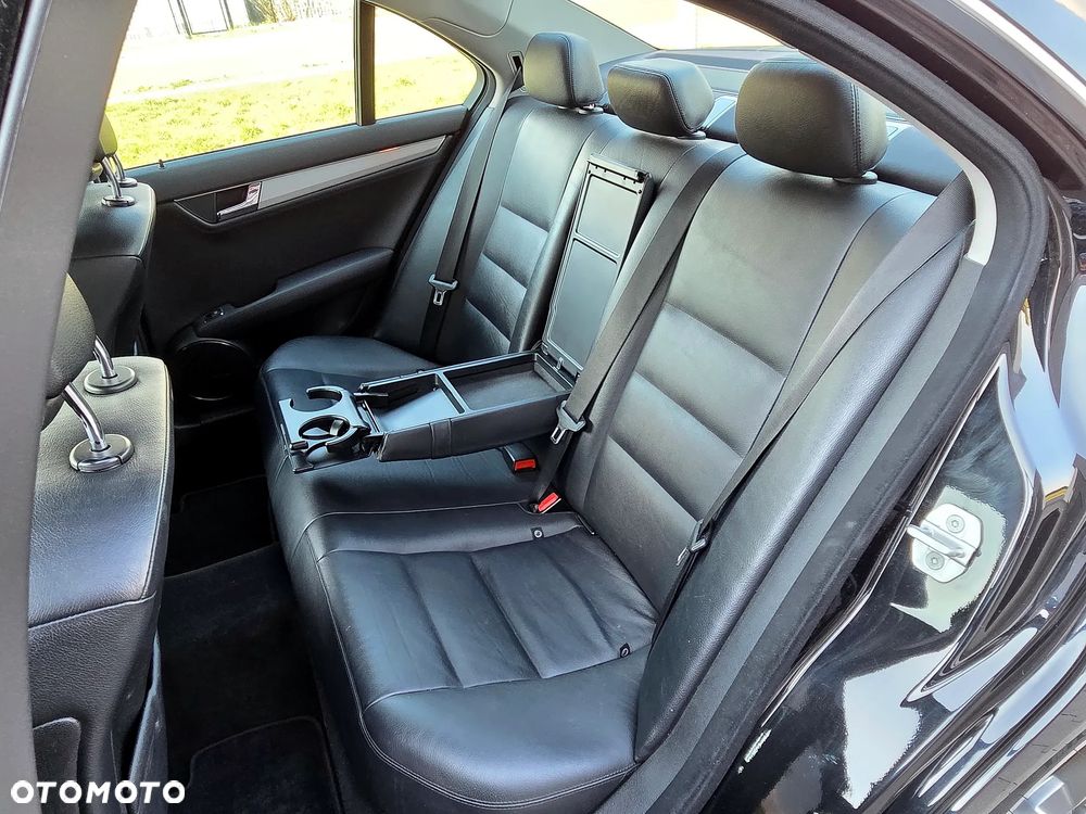 Mercedes-Benz Klasa C 220 CDI DPF Automatik Avantgarde - 16