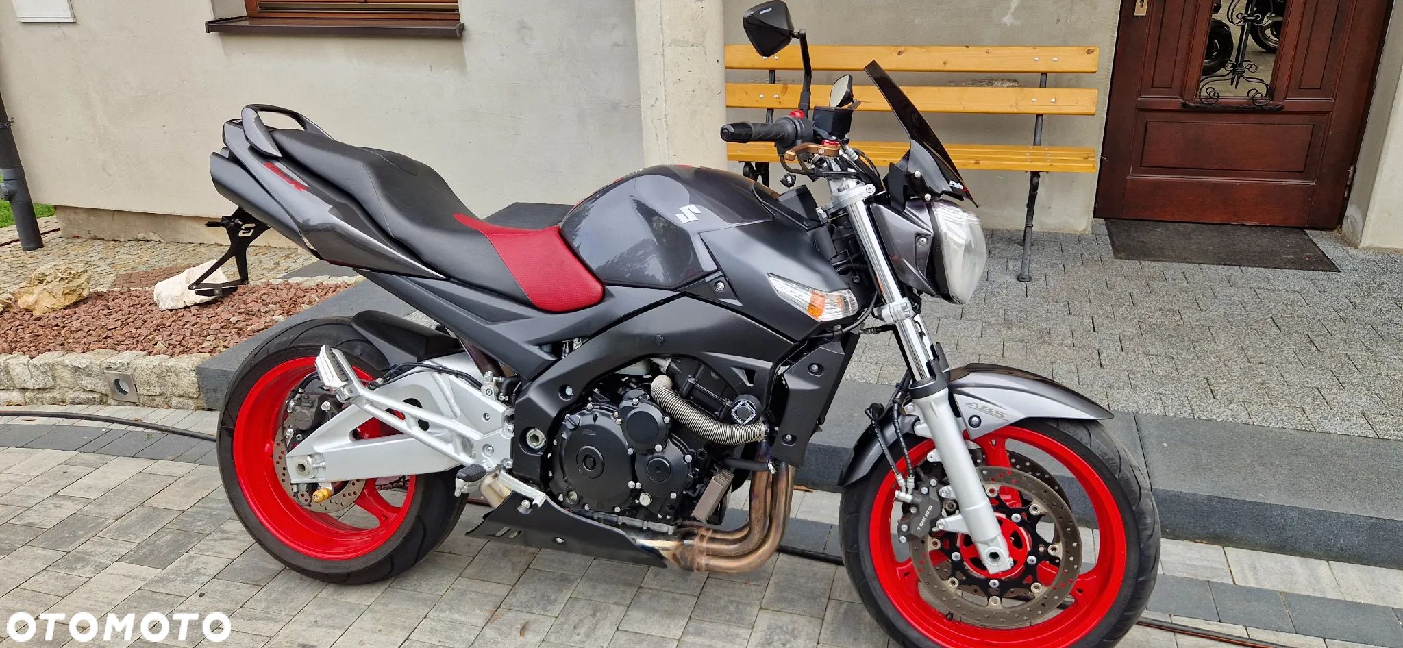 Suzuki GSR - 1