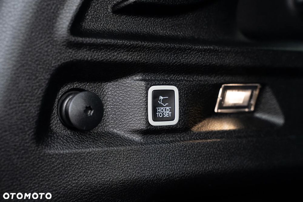 Jeep Grand Cherokee - 28