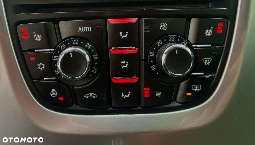 Opel Astra 1.4 Turbo Cosmo - 30