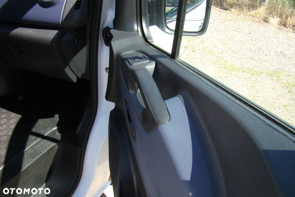 Opel Vivaro - 10