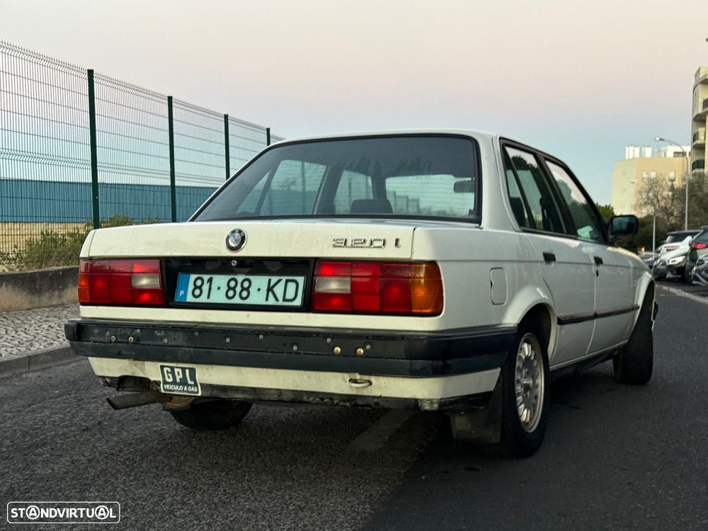 BMW 320 i - 4