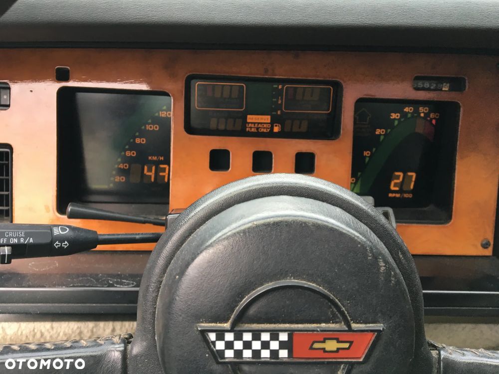 Chevrolet Corvette - 12
