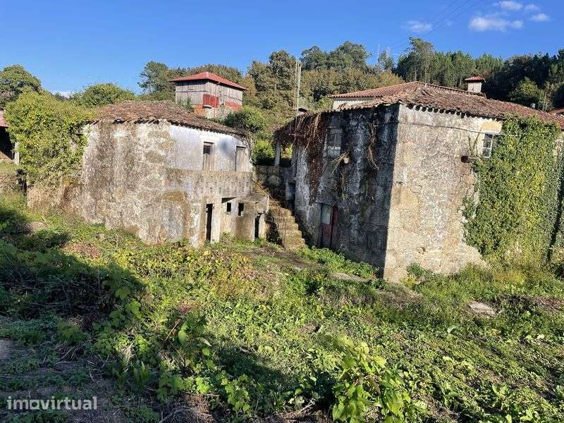 lote de Terreno urbano com 1000m2 com 2 casas - Grande imagem: 2/11