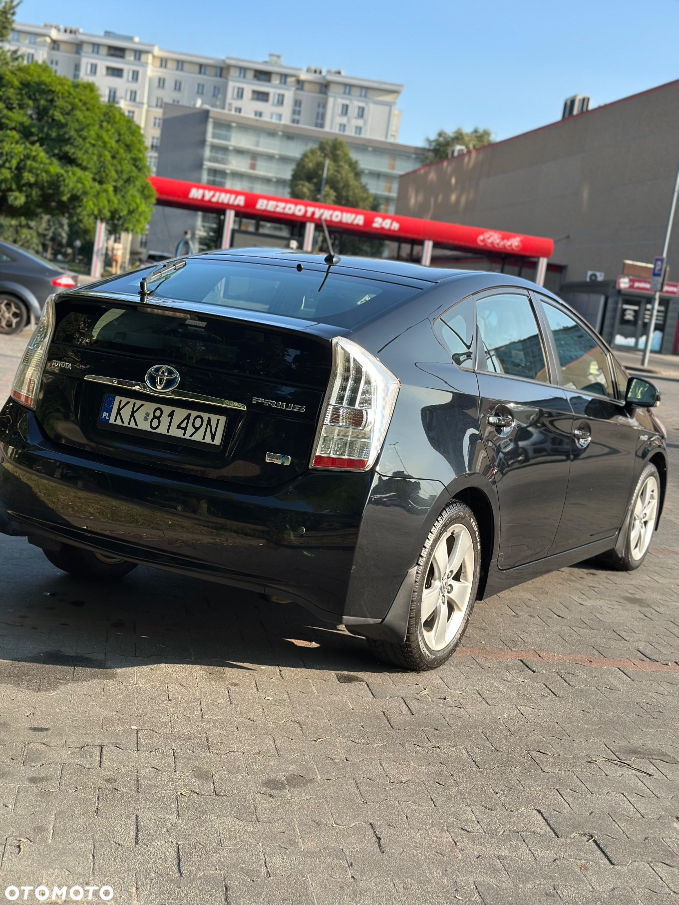 Toyota Prius (Hybrid) - 3