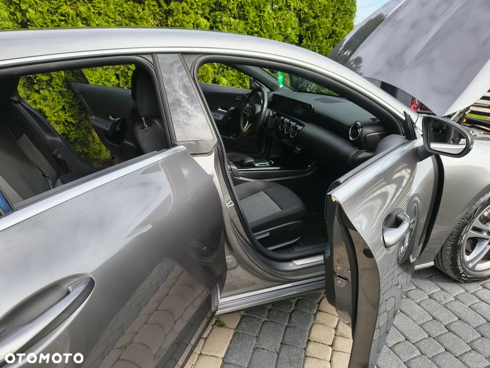 Mercedes-Benz CLA 180 7G-DCT - 17