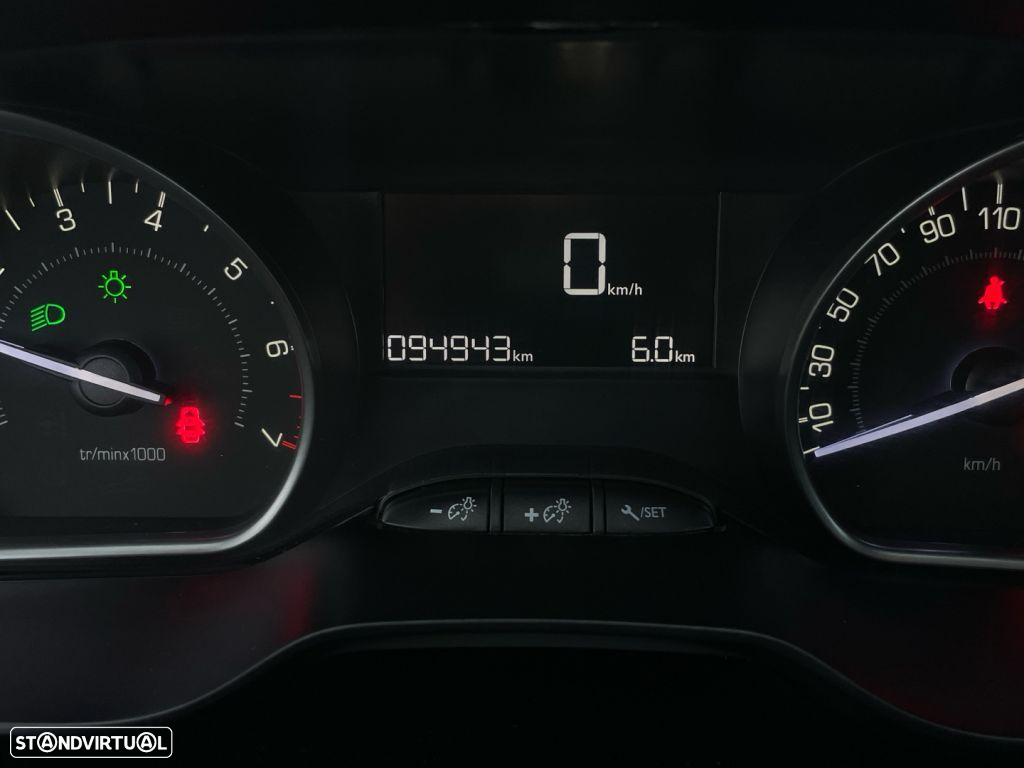 Peugeot 2008 1.2 PureTech Signature - 9
