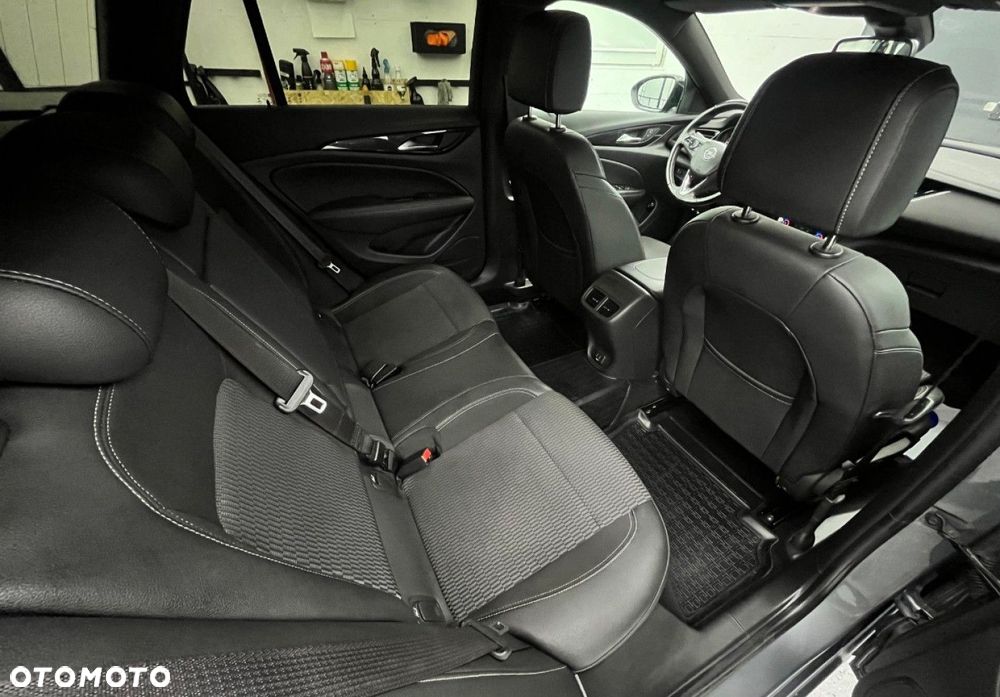 Opel Insignia - 25