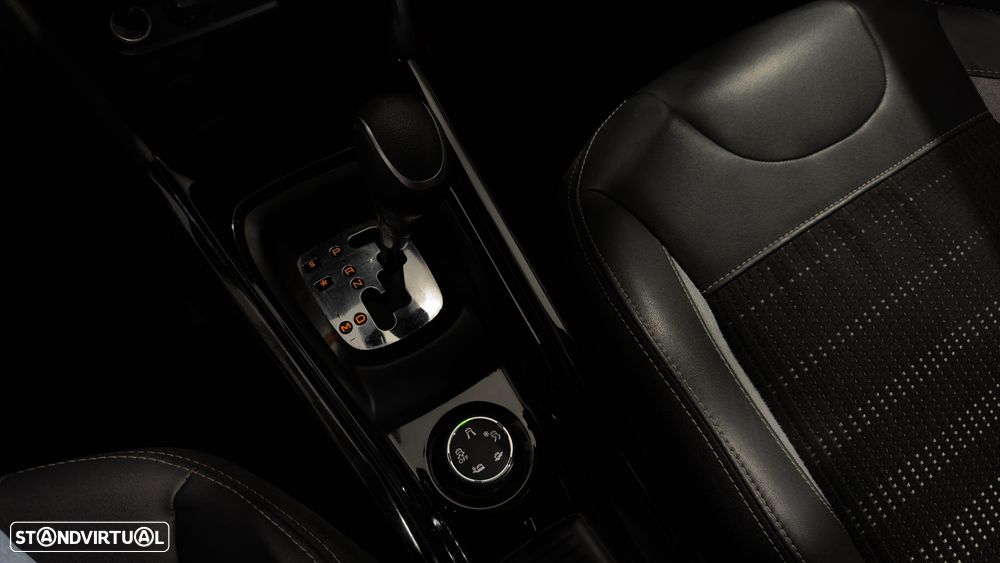 Peugeot 2008 PureTech 110 GPF Stop&Start EAT6 Allure - 28