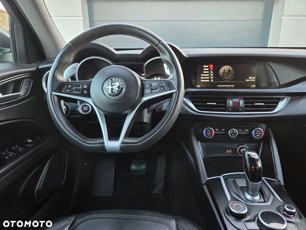 Alfa Romeo Stelvio - 17