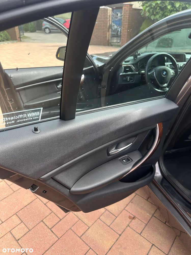 BMW Seria 3 328i xDrive - 27