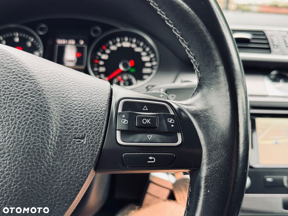 Volkswagen Passat Variant 1.4 TSI DSG BlueMotion Technology Exclusive - 26