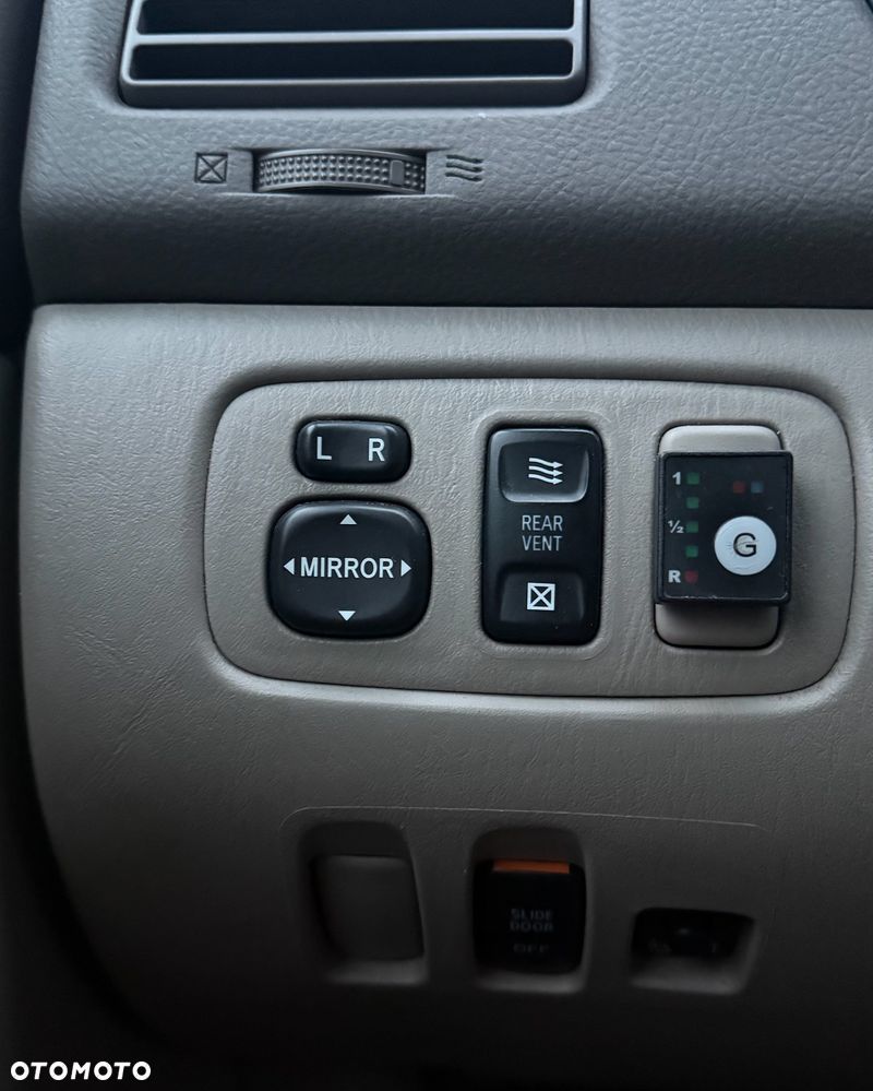 Toyota Sienna 3.3 LE AWD - 13