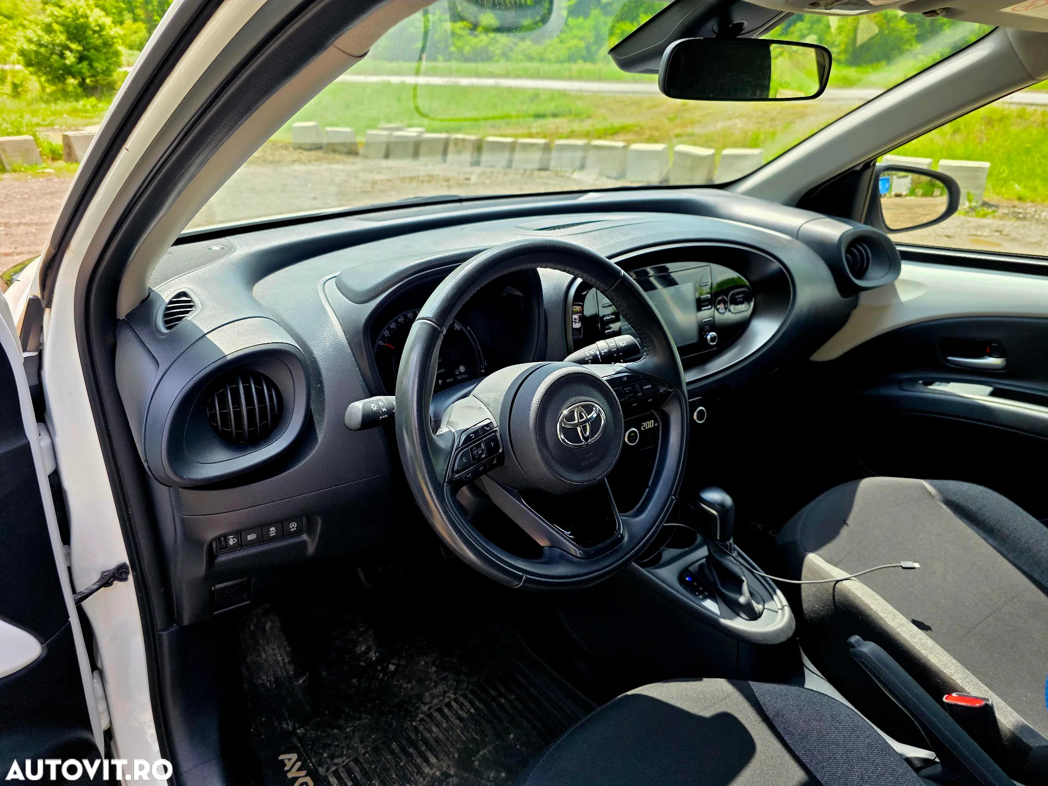 Toyota Aygo X S-CVT Black&White - 6