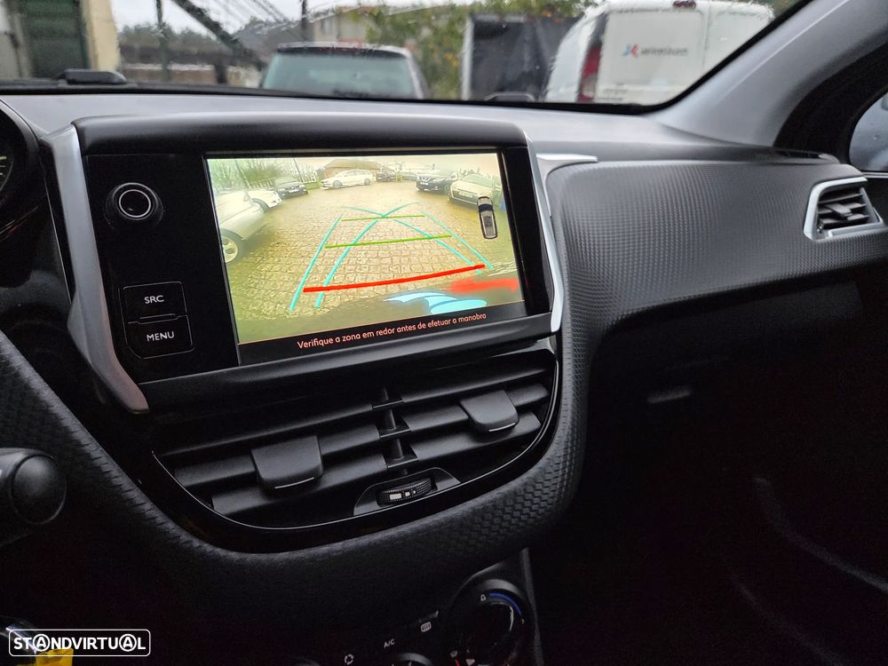 Peugeot 2008 1.2 PureTech Signature - 19