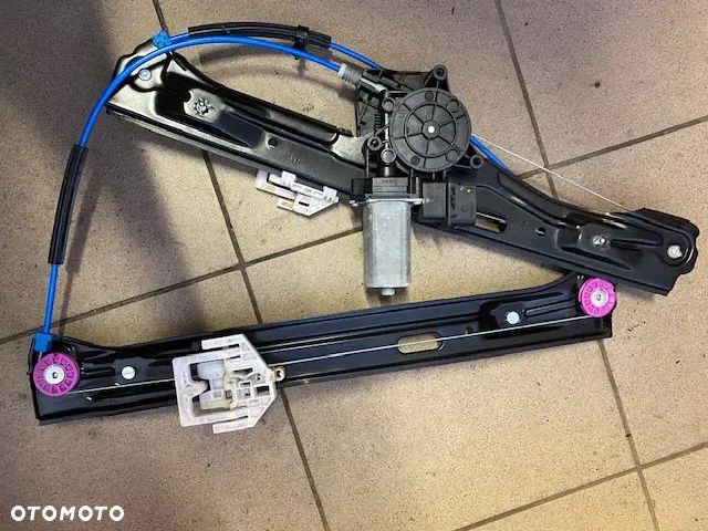 MECHANIZM PODNOSZENIA SZYBY Z SILNICZKIEM PRAWY PRZÓD BMW F30 F31 7259824 71019003 - 2