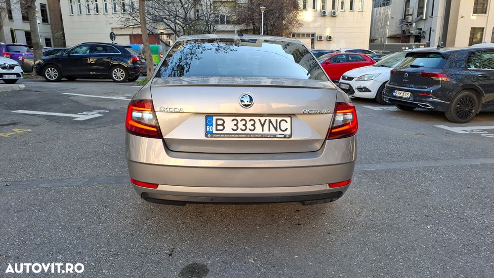 Skoda Octavia 2.0 TDI DSG Ambition - 6