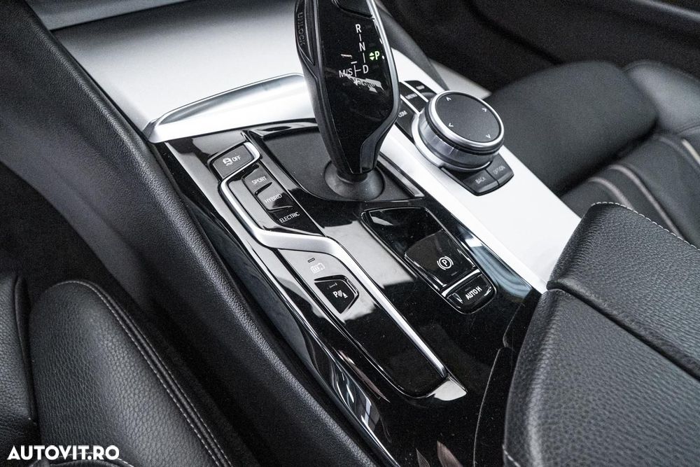 BMW Seria 5 530e Aut. Luxury Line - 38