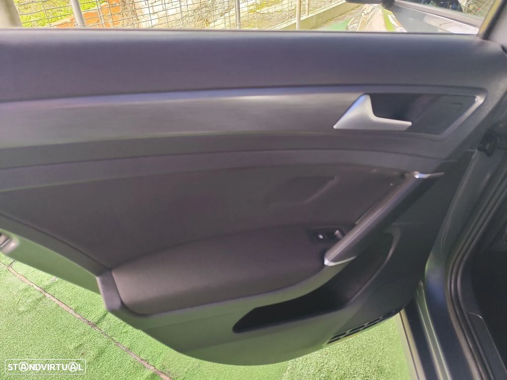 VW Golf Variant 1.6 TDi Confortline - 39