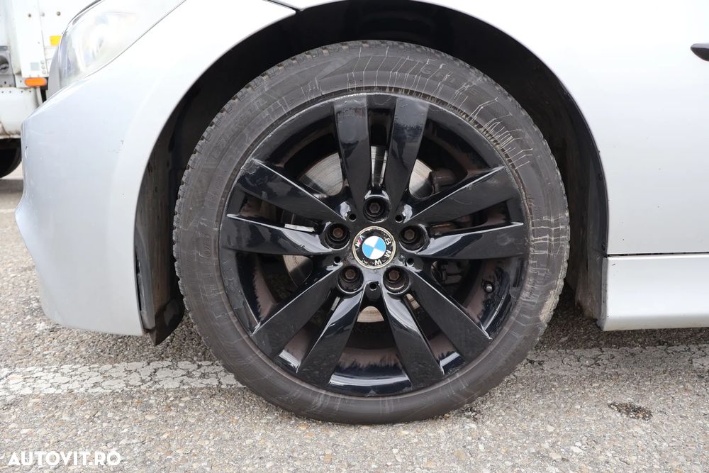 BMW Seria 3 320d - 33