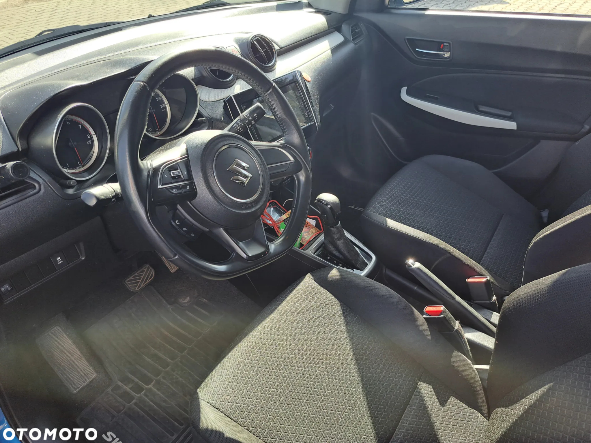 Suzuki Swift 1.2 Premium Plus CVT - 12
