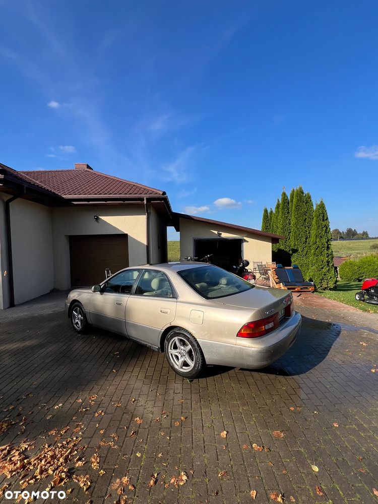 Lexus ES - 5