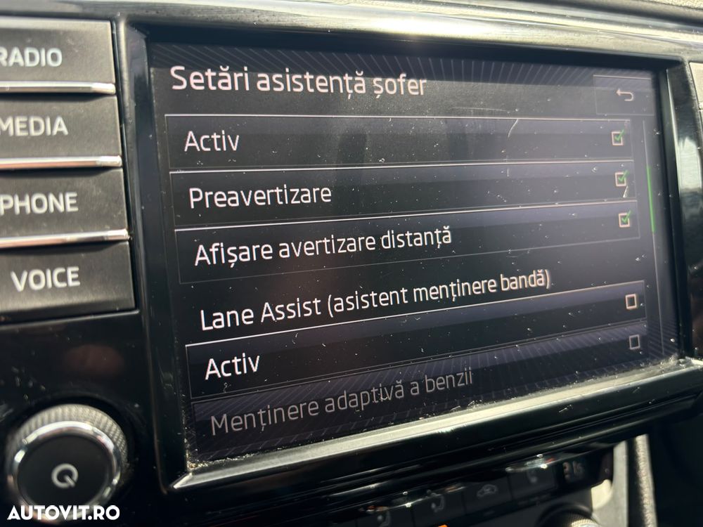 Skoda Superb 2.0 TDI DSG Ambition - 26