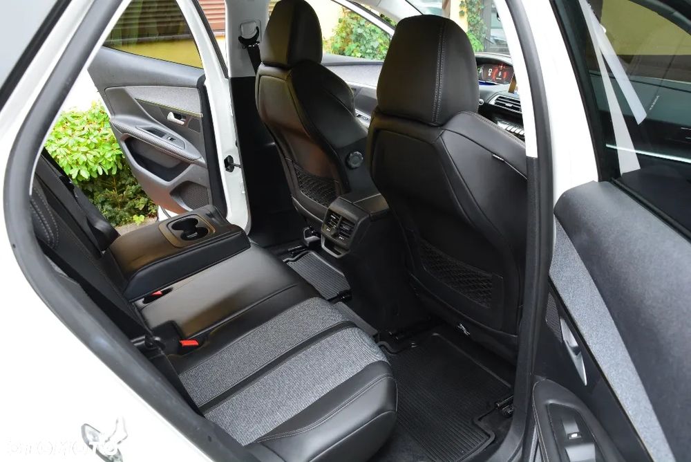 Peugeot 3008 1.6 BlueHDi Allure S&S EAT6 - 27