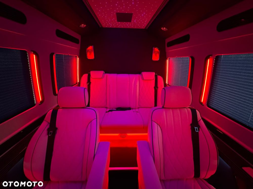 Mercedes-Benz Sprinter - 24
