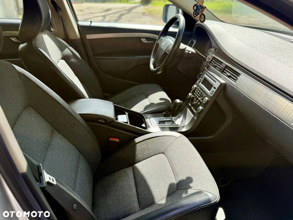 Volvo XC 70 D5 AWD Kinetic - 9