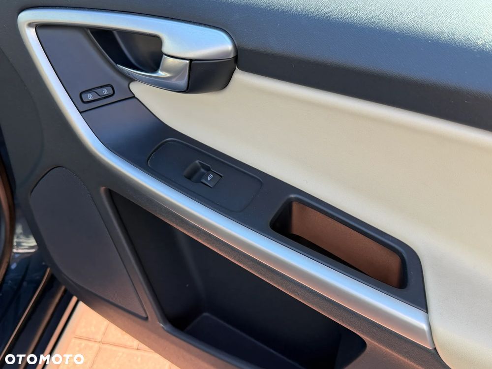 Volvo XC 60 DRIVe R-Design - 15