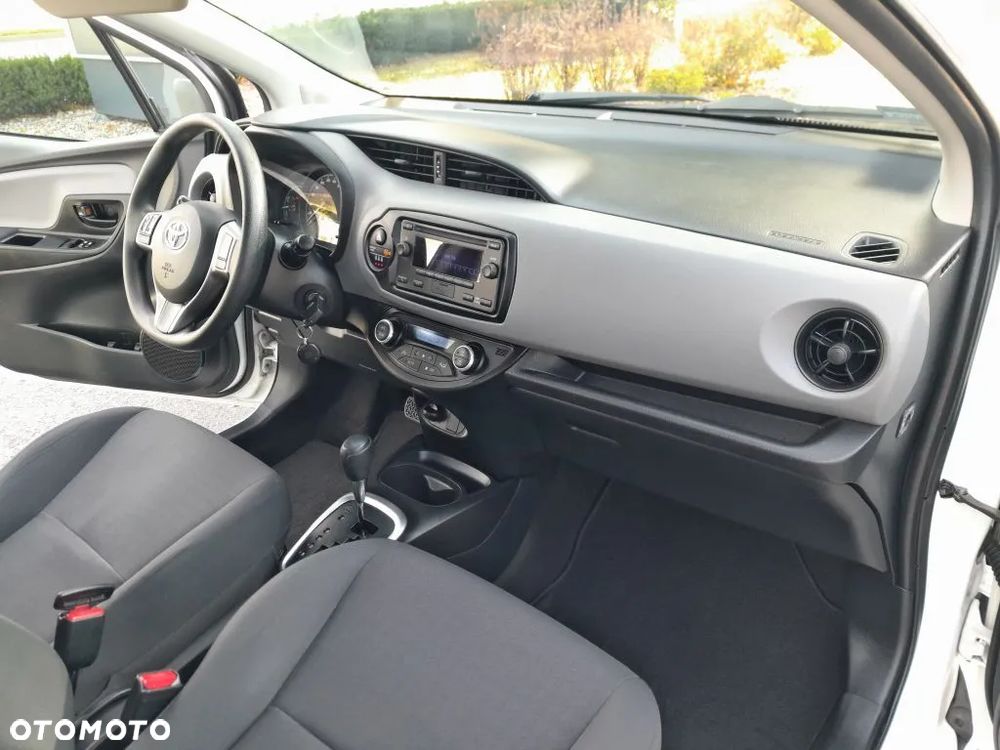 Toyota Yaris Hybrid 100 Active - 13