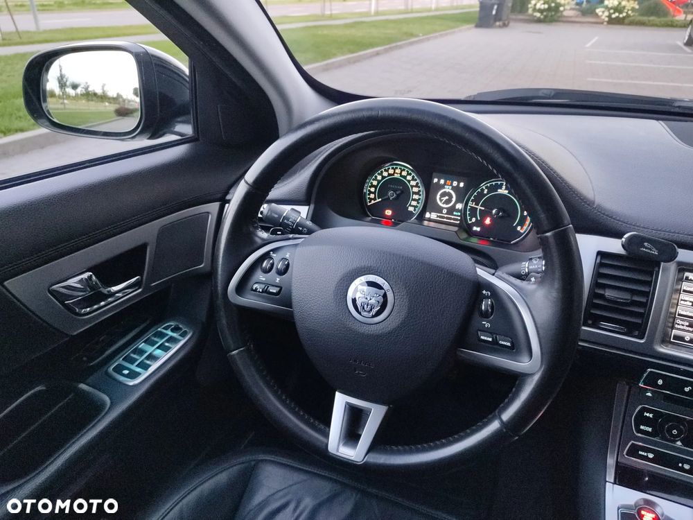 Jaguar XF 2.2 D R-Sport - 16