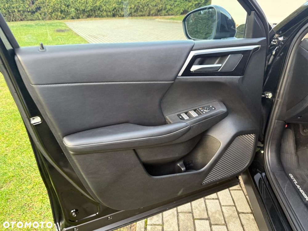 Mitsubishi Outlander - 19