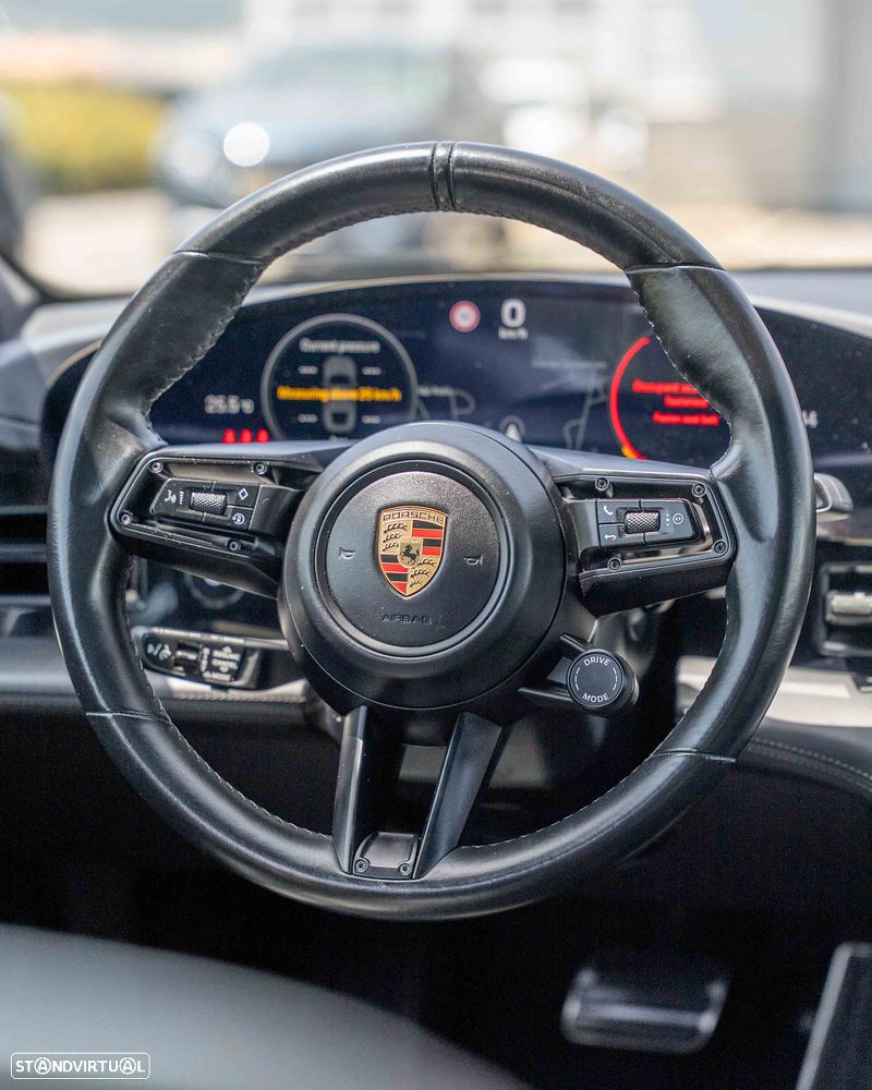 Porsche Taycan Turbo - 25