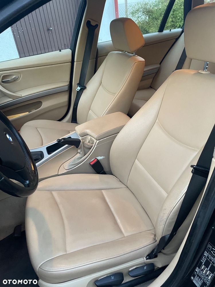 BMW Seria 3 318i Touring - 8