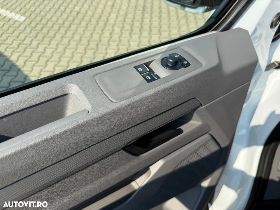 Volkswagen Caravelle - 7