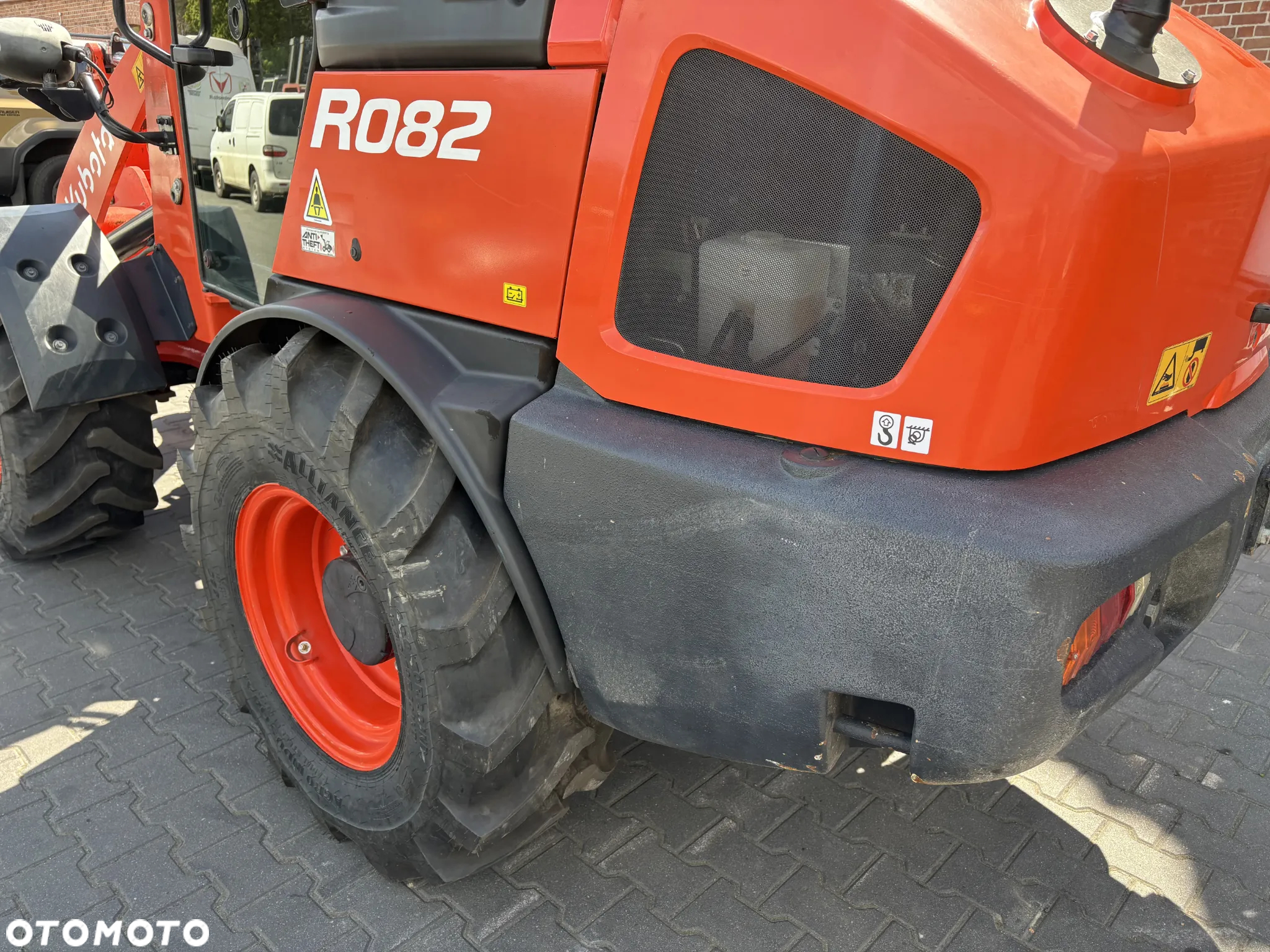 Kubota R082 - 15