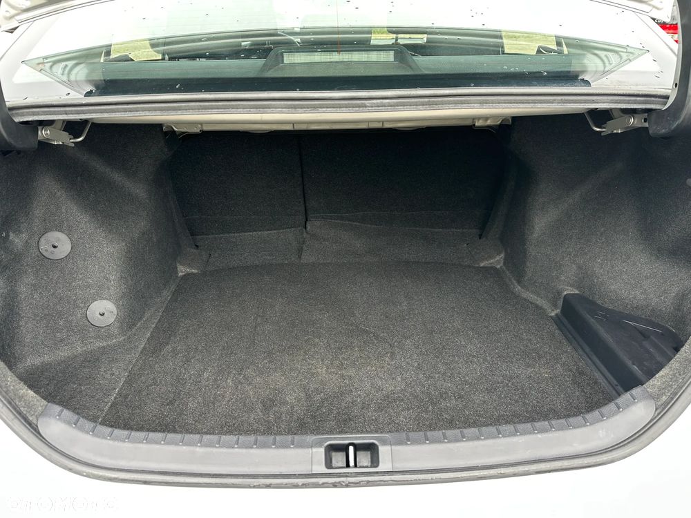 Toyota Corolla - 30