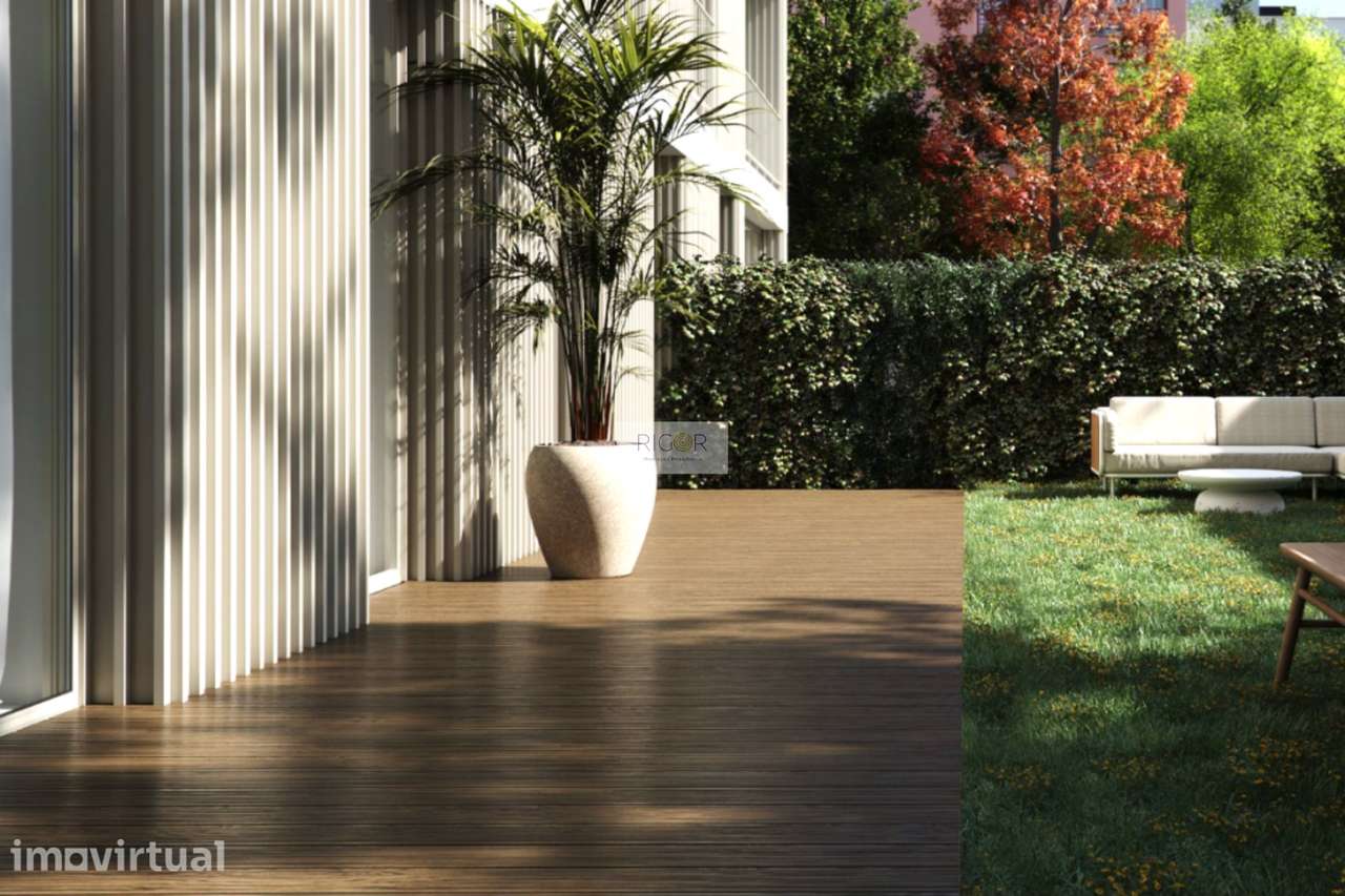 Loja de 82m2 com terraço e jardim exterior a poente a 500mts da praia - Grande imagem: 3/10